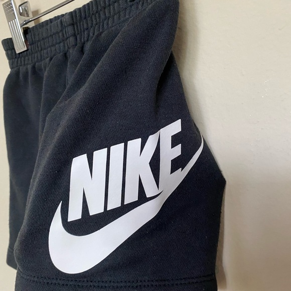 Nike boys 24 months black shorts - Picture 3 of 4